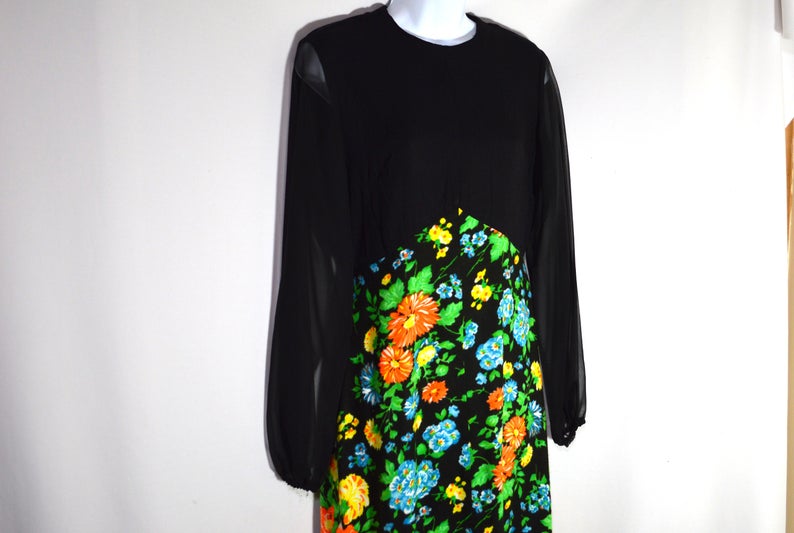 Vintage Clothes Buying Tips for Online Shopping